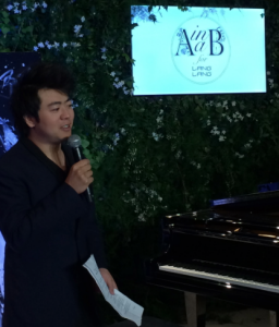 Lang Lang, pianiste chinois de génie, expliquant son approche du parfum